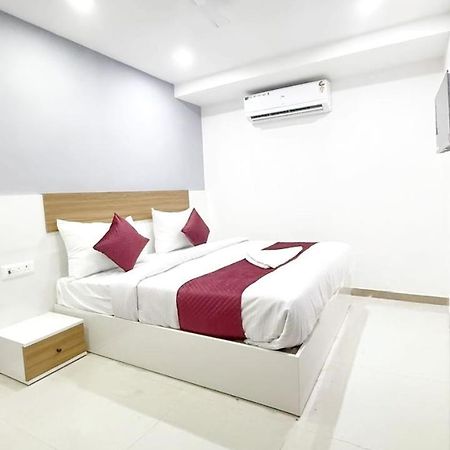Hotel Modern Town Nowe Delhi Zewnętrze zdjęcie