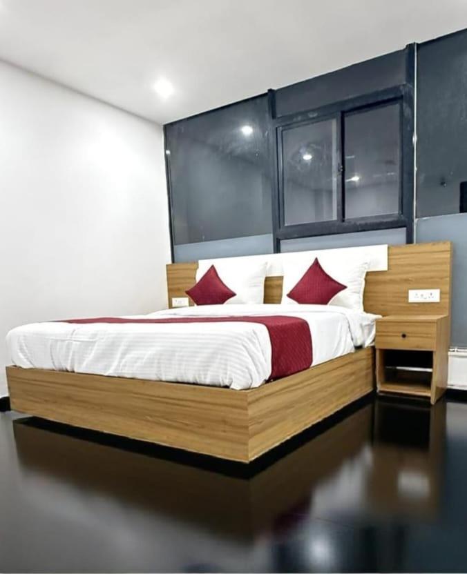 Hotel Modern Town Nowe Delhi Zewnętrze zdjęcie