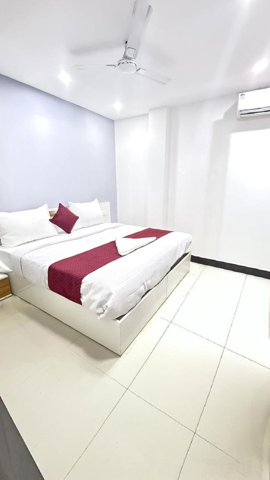 Hotel Modern Town Nowe Delhi Zewnętrze zdjęcie
