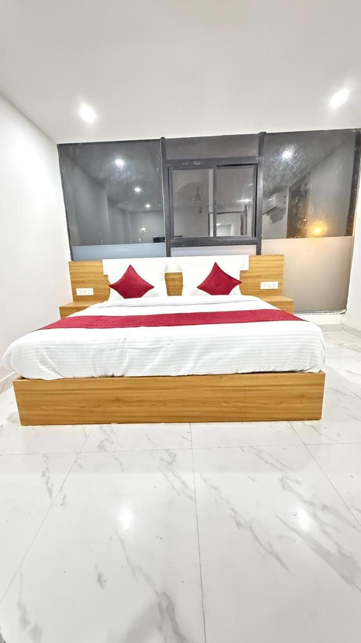 Hotel Modern Town Nowe Delhi Zewnętrze zdjęcie