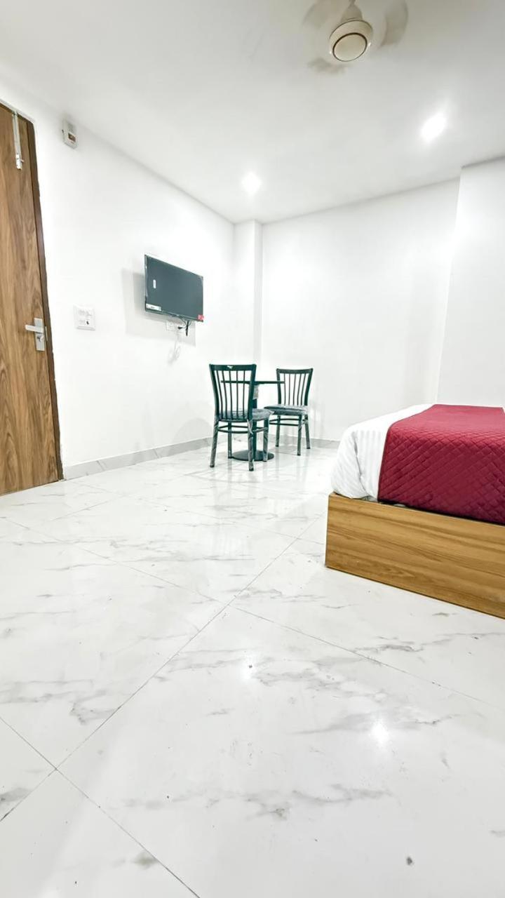 Hotel Modern Town Nowe Delhi Zewnętrze zdjęcie